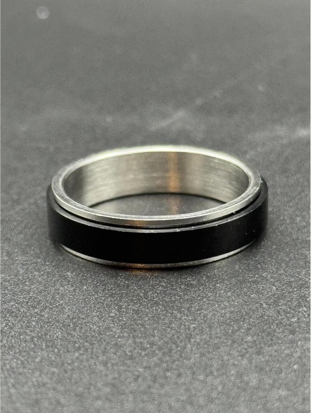 Stainless Steel Ring. Fidget Ring - size 12